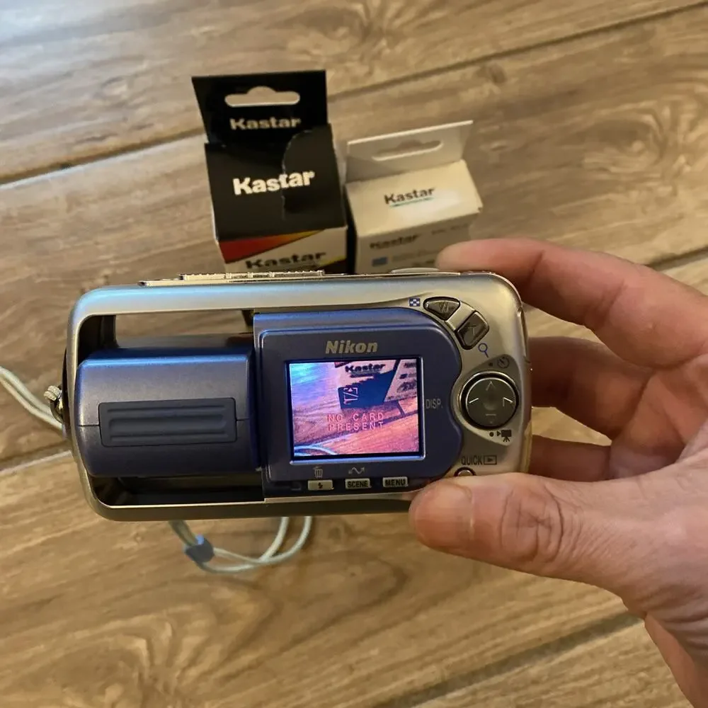 Nikon COOLPIX 2500 Silver Digital Camera 2.0 MP 3x Zoom + New Charger & Battery